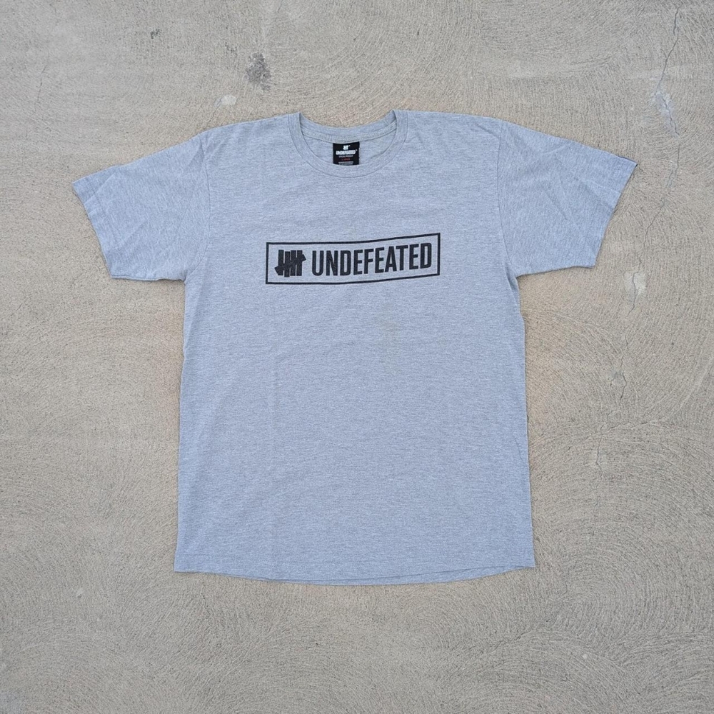 Undefeated graphic t shirt Grey Sz Large